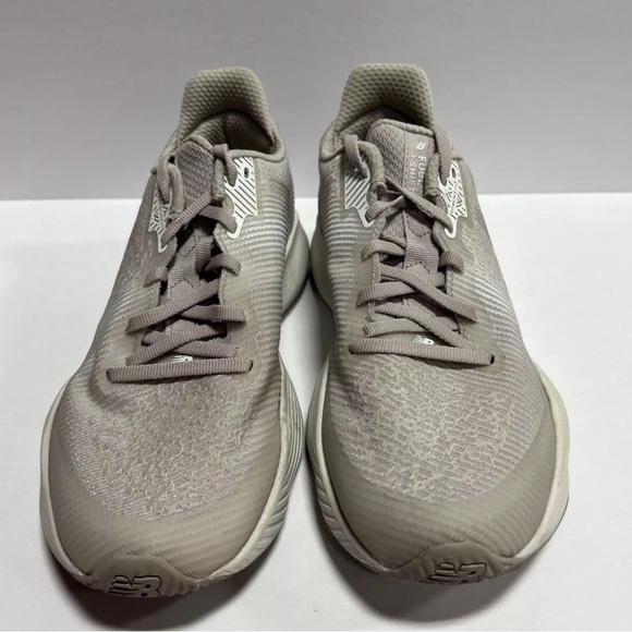 New Balance Women's Fuelcell Shift TR Sneaker, Size 9.5 M - Picture 3 of 6